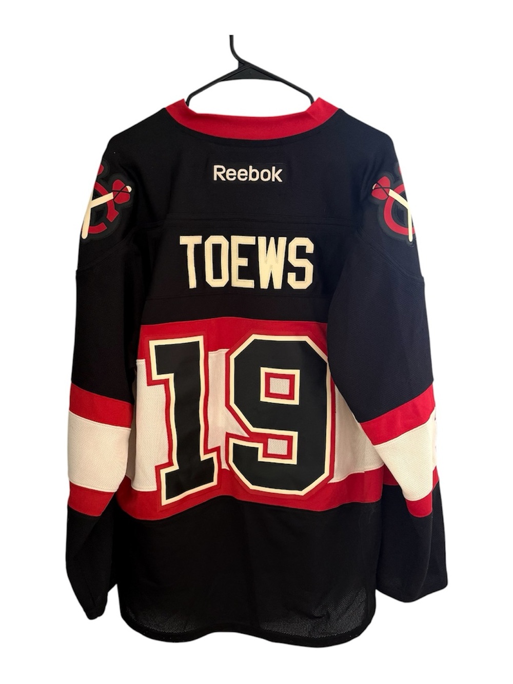 NHL Reebok Alternate Chicago Blackhawks  Captain Jonathan Toews Jersey Large - Picture 2 of 6